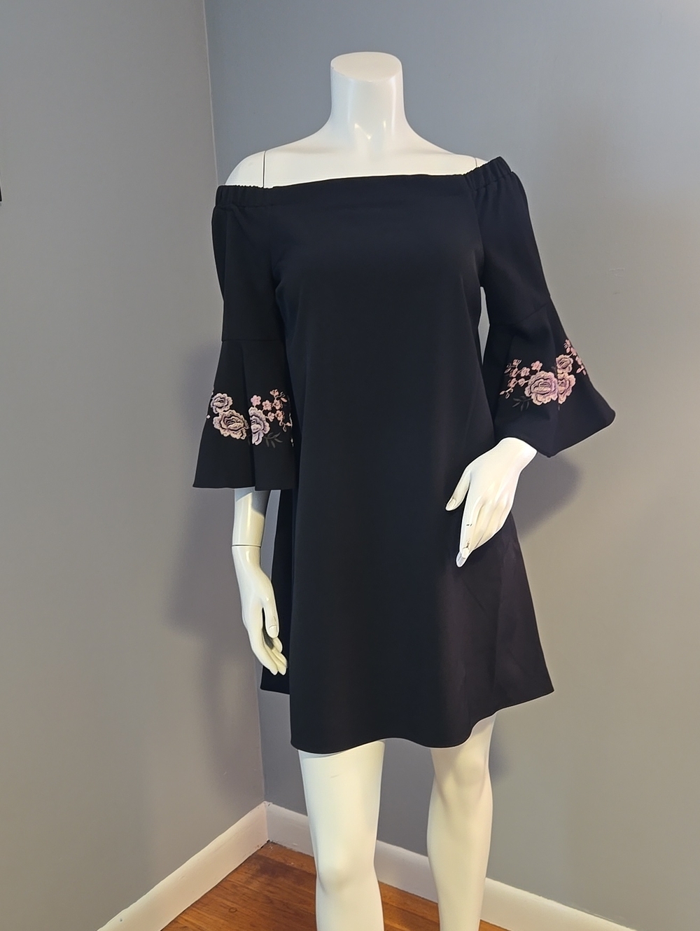 Jennifer Lopez Off-Shoulder Black Dress with Pink/Tan Floral Embroidery Size S